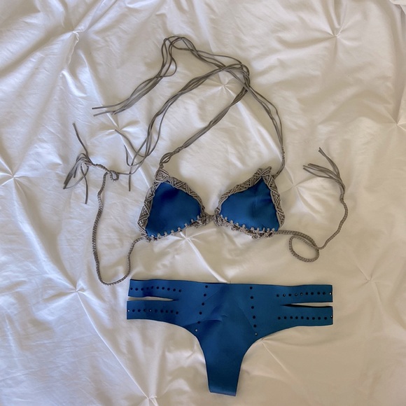 Indah Bikini - Picture 1 of 6